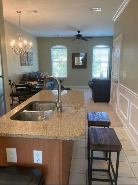 Building Photo - 2798 Howard Ave