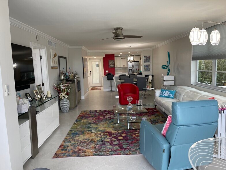 Building Photo - 901 Gardenia Dr