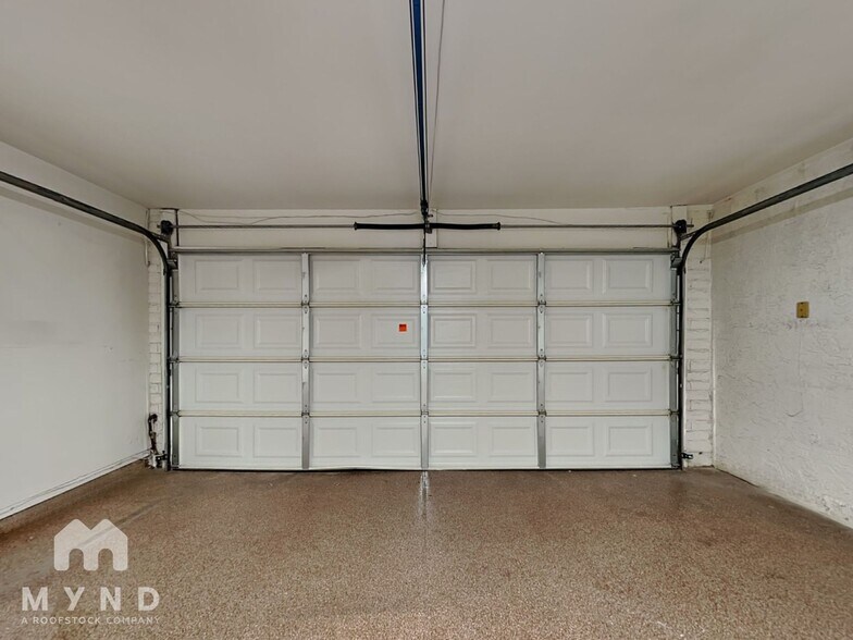 Building Photo - 3114 W Anderson Dr