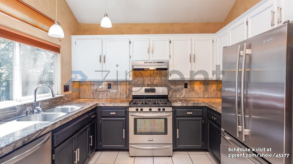 Building Photo - 5420 Hazelwood Ct