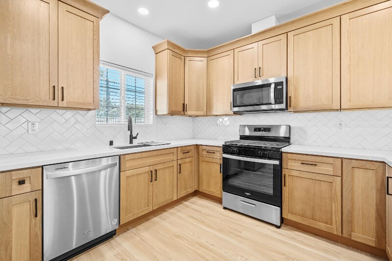 Building Photo - 3884 Alsace Ave
