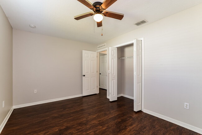Building Photo - 436 Fish Hawk Dr
