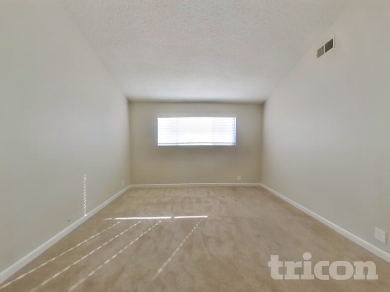 Building Photo - 110 Inverness Dr