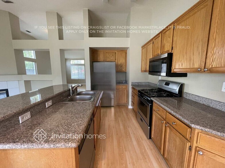 Building Photo - 5000 Mesa Ridge Dr