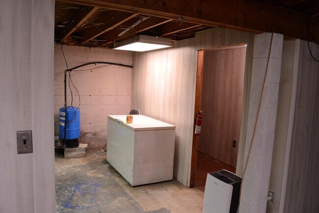 Building Photo - 279 Poe Dr