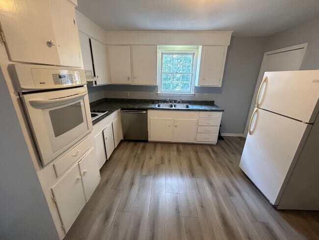 Building Photo - 715 Montague Road Unit D