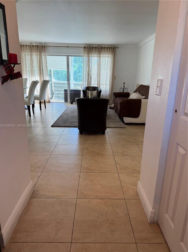 Building Photo - 500 NE 14th Ave