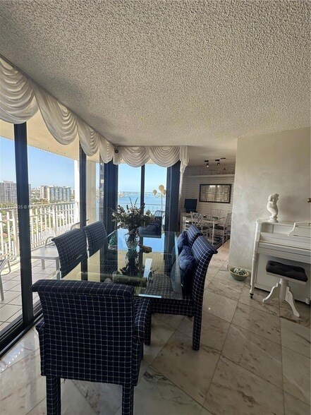 Building Photo - 4000 Towerside Terrace
