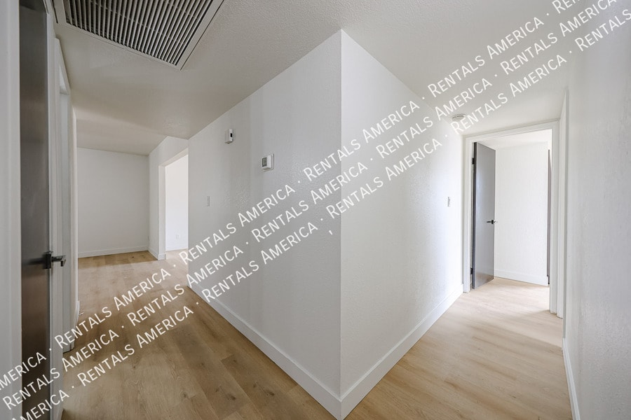 Building Photo - 10642 N 47th Dr