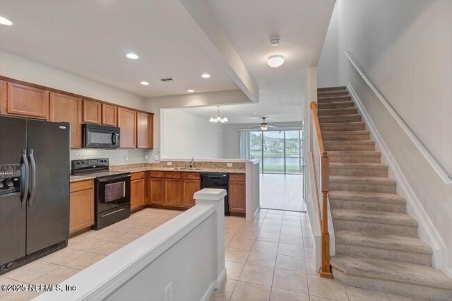Building Photo - 6920 Roundleaf Dr