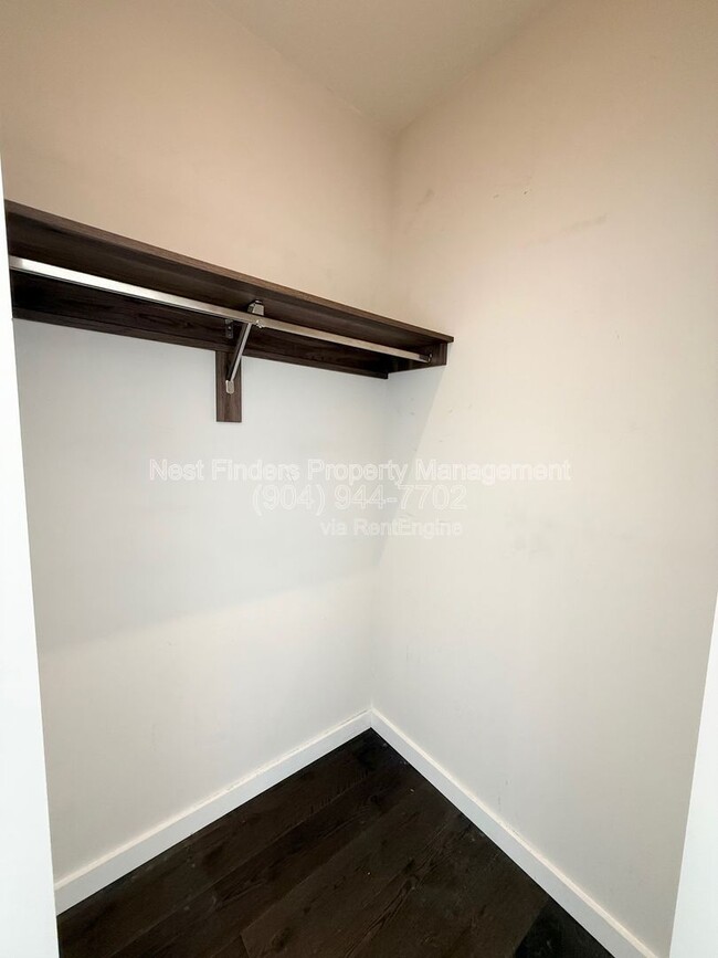 Building Photo - 1733 Memorial Park Terrace