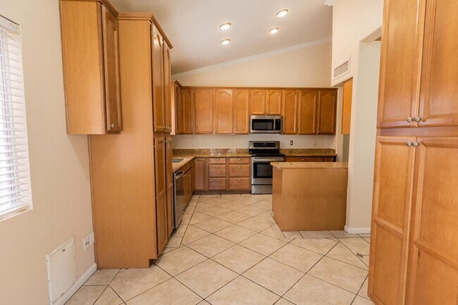 Building Photo - 7421 S Kachina Dr