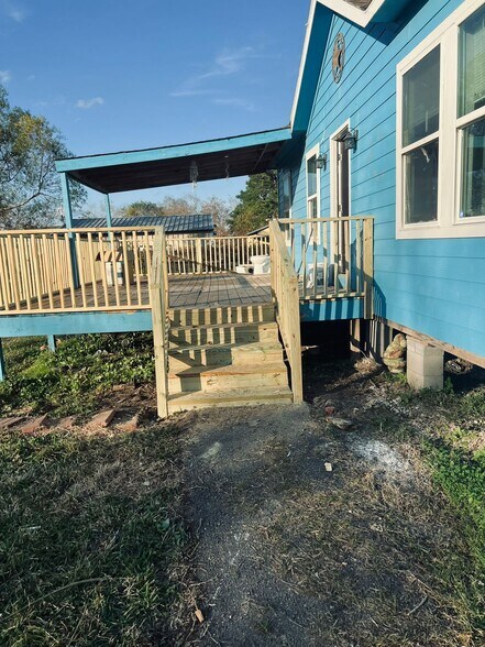 Nice covered porch - 16513 W Sandy Meadows Dr