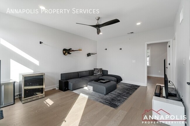 Building Photo - 285 West St