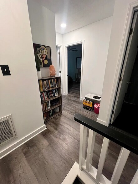 Building Photo - Room in Townhome on Willow Bridge Dr