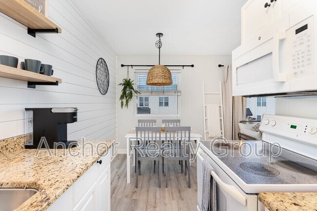 Building Photo - 909 Pacific Ave