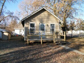 Building Photo - 601 S Lawler- 2 Bedroom House