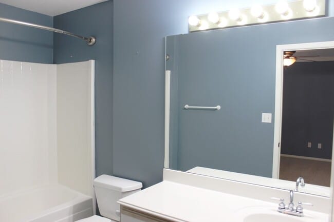Building Photo - 347 Stone Hill Dr