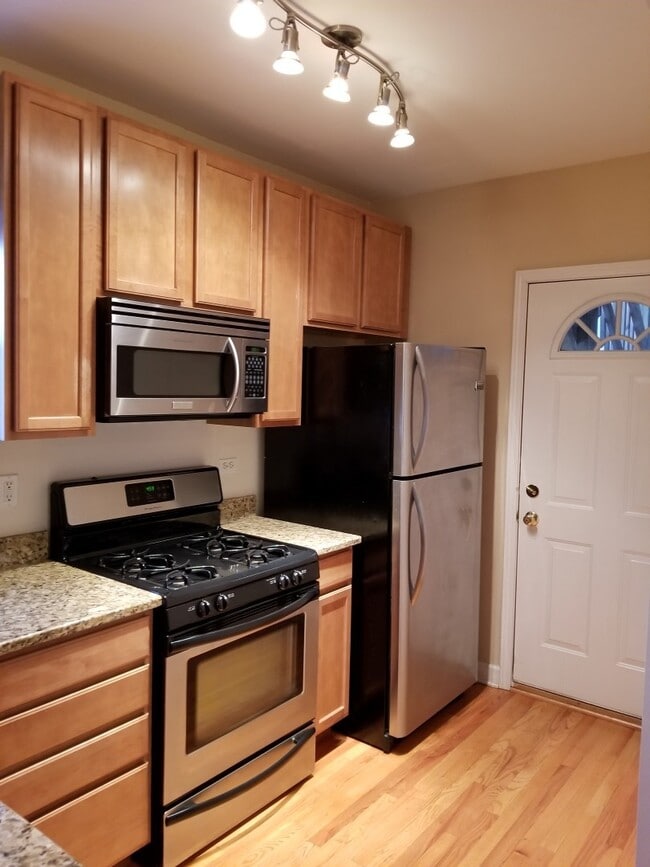 Building Photo - 6345 N Washtenaw Ave