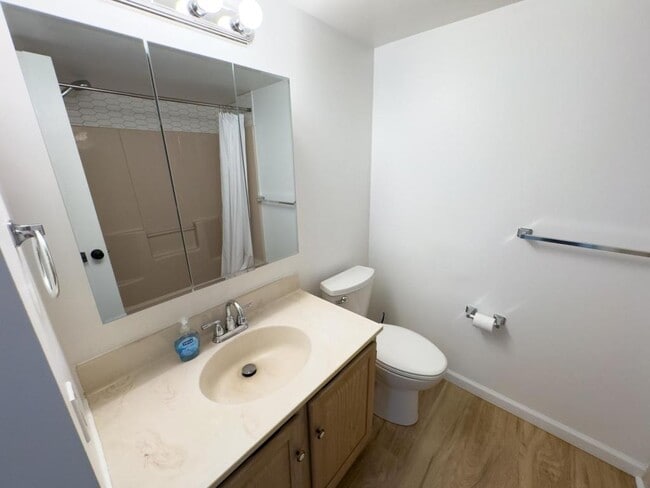 Building Photo - 140 Lindfield Cir
