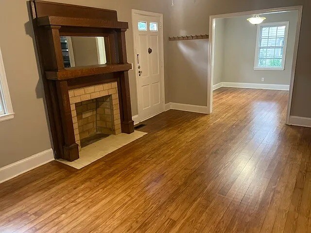 Building Photo - Room in House on Winburn Terrace