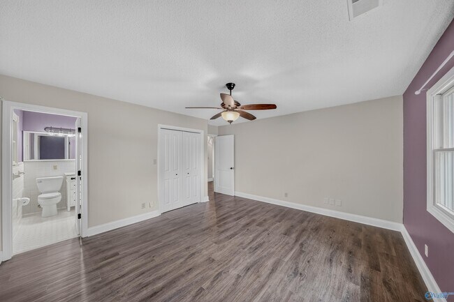 Building Photo - 1208 SE Willowbrook Dr