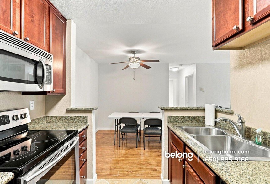 Building Photo - 894 Catkin Ct