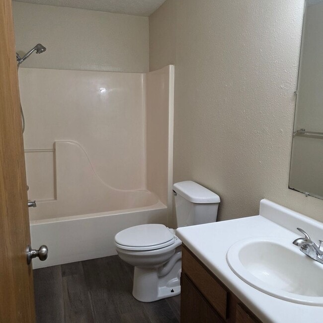 Building Photo - 1622-1622 W Lombard St