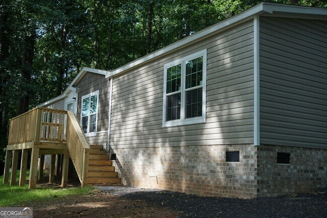 Building Photo - 210 Woodland St