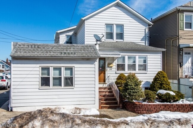 Building Photo - 116 Eagle St