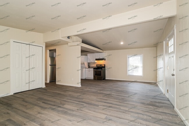 Building Photo - 865 Pebble Ln