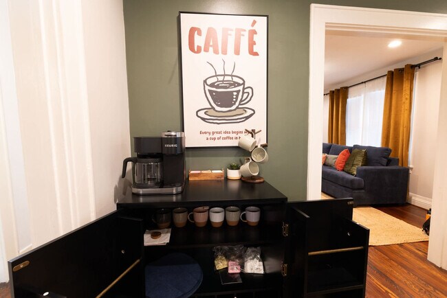 Building Photo - 725 Peddie St