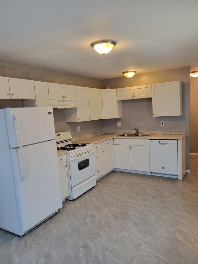 Building Photo - 1205 Garden Hills Dr