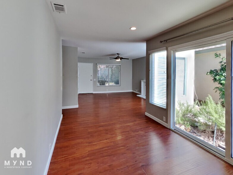 Building Photo - 10565 Caminito Flores