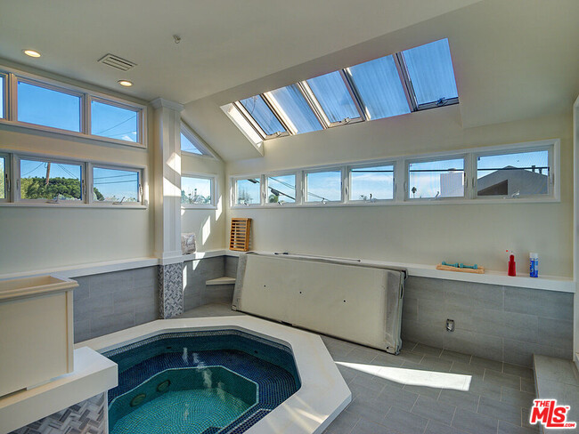 Building Photo - 7800 Veragua Dr