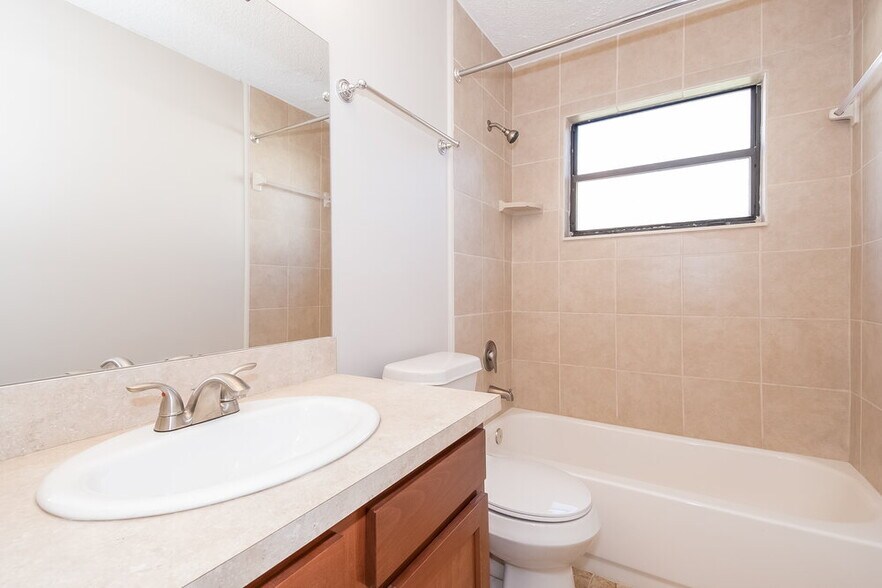 Building Photo - 10827 Carrington Ct