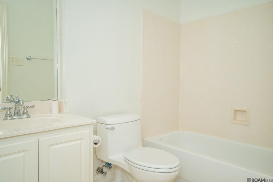 Building Photo - 12386 River Highlands Dr