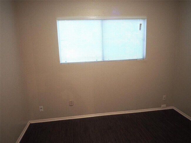 Building Photo - 1218 Tartan Ln