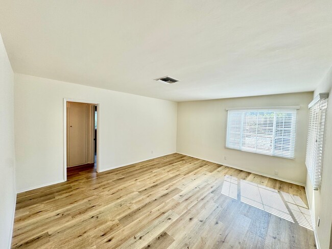 Building Photo - Charming North Hollywood Home