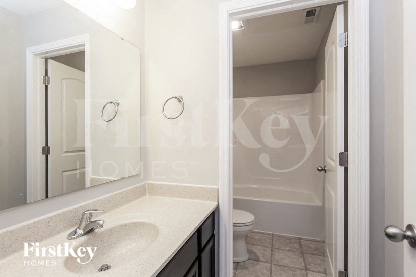 Building Photo - 3410 S Cordell Rd