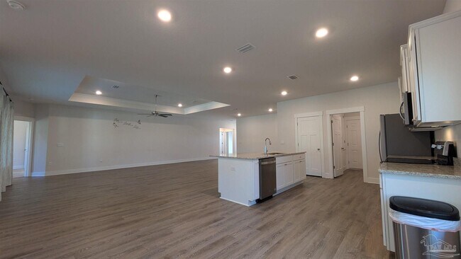 Building Photo - 3333 Southwind Dr