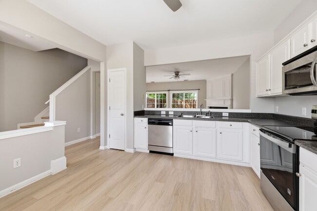 Building Photo - 3221 Mannington Dr