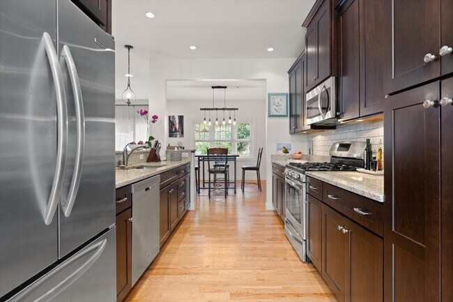 Building Photo - 10 Murray Ave