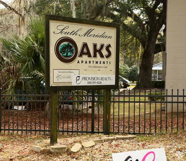 Building Photo - Del Rio 24 Apartments