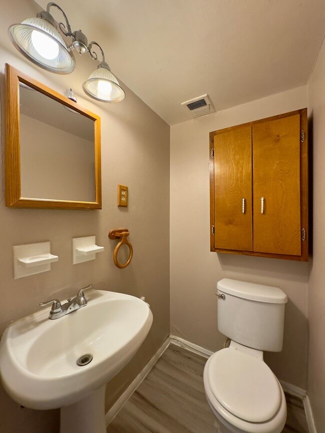 Building Photo - Charming 3 Bed/1.5Bath in Parkville, MD!