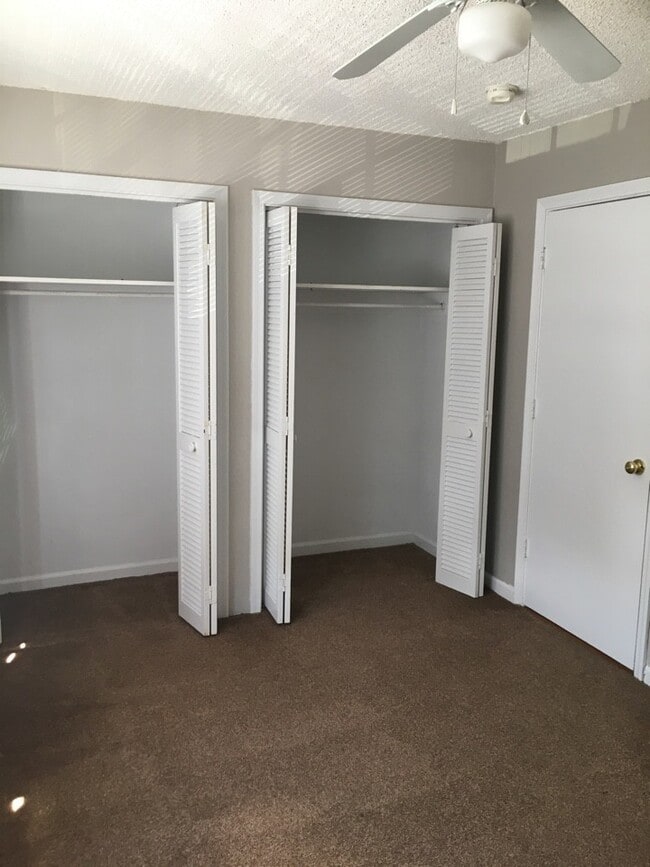 Building Photo - 2 Bedroom/1.5 Bath Condo for Rent! $1,300....