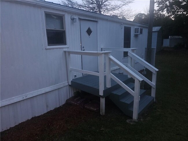 Building Photo - 1201 Floyd Dr NE