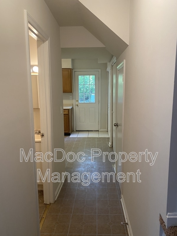 Building Photo - 298 Red Oak Dr