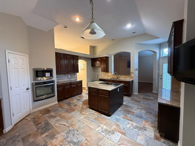 Building Photo - 9724 Wolf Creek Dr