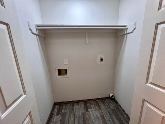 Building Photo - 104 Belaire Dr